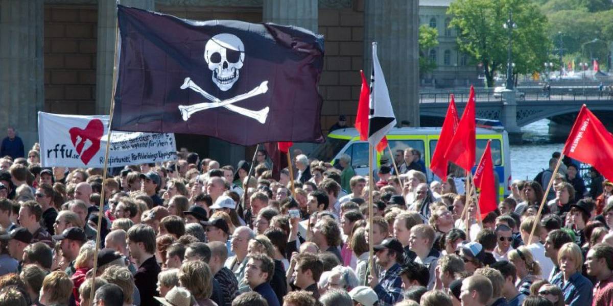 Warner Bros. recluta jóvenes anti-piratería