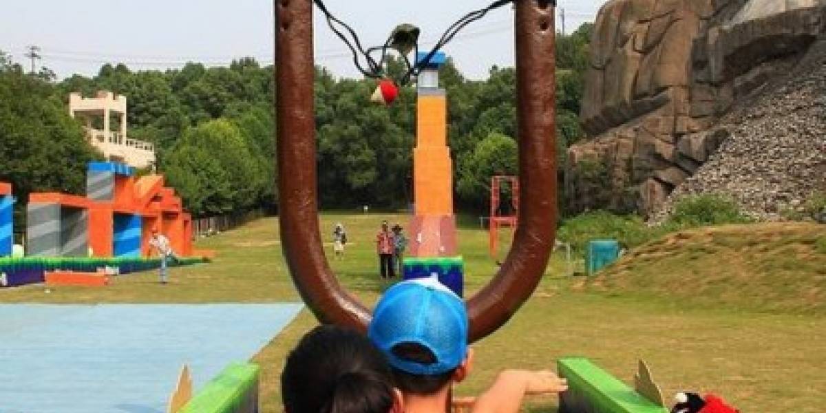 Versión real de Angry Birds es gran atracción en parque temático de China