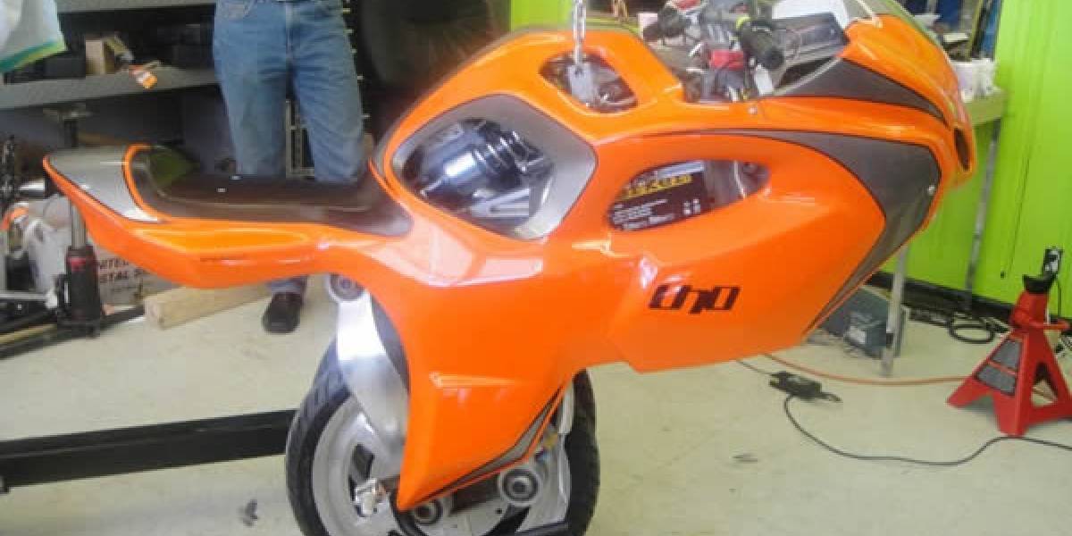 Un monociclo que se transforma en moto de tres ruedas