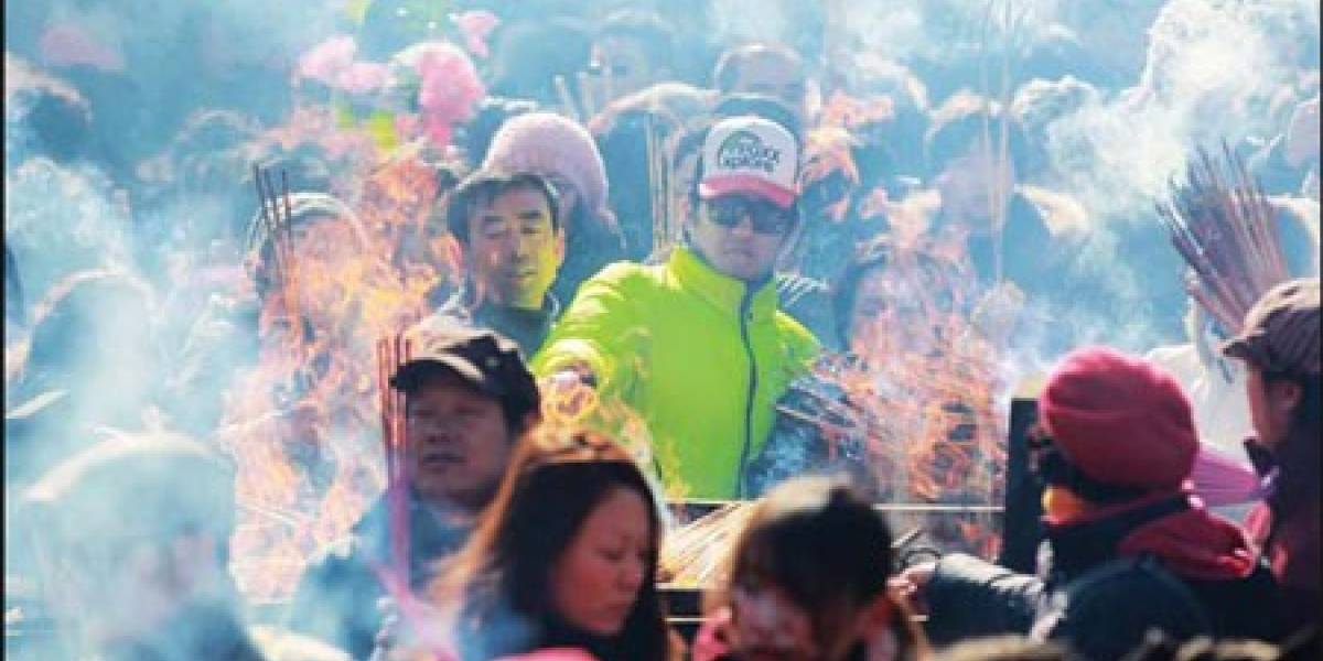Un templo budista chino lanza servicio para enviar bendiciones por SMS