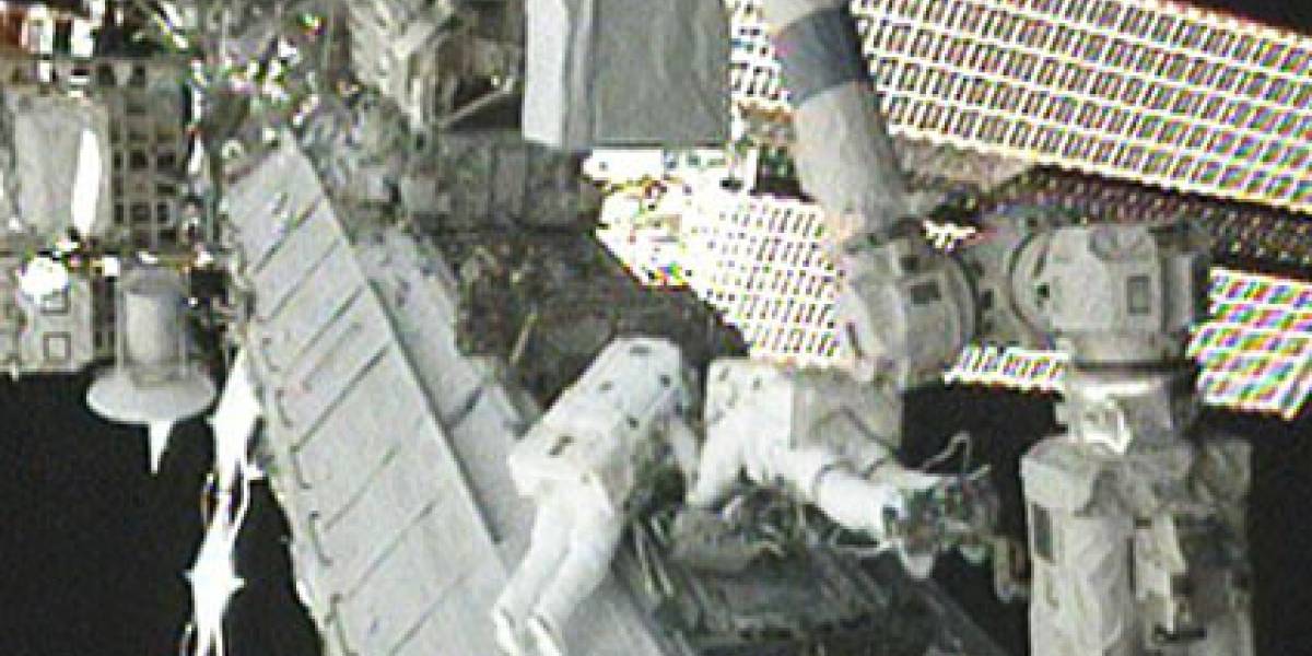 Astronautas logran reemplazar sistema de refrigeración de la ISS