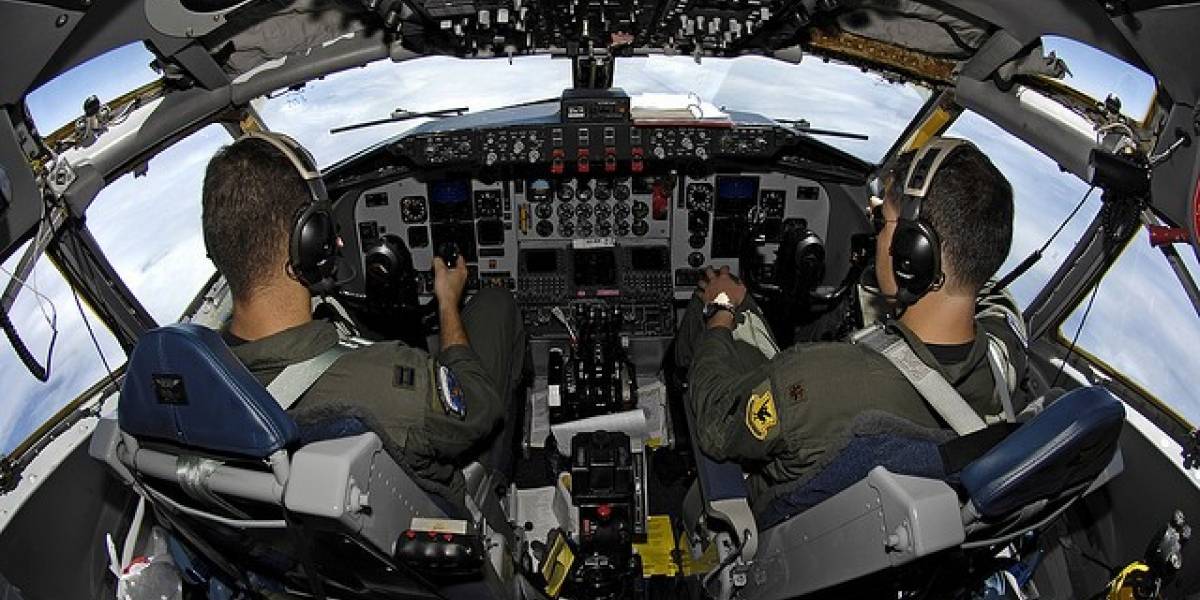 Fuerza Aérea de Estados Unidos podría adquirir hasta 18 mil tablets para reemplazar pesados manuales de vuelo