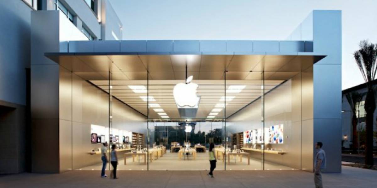 Anciana se estrella contra puerta de tienda Apple y demanda por USD$1 millón