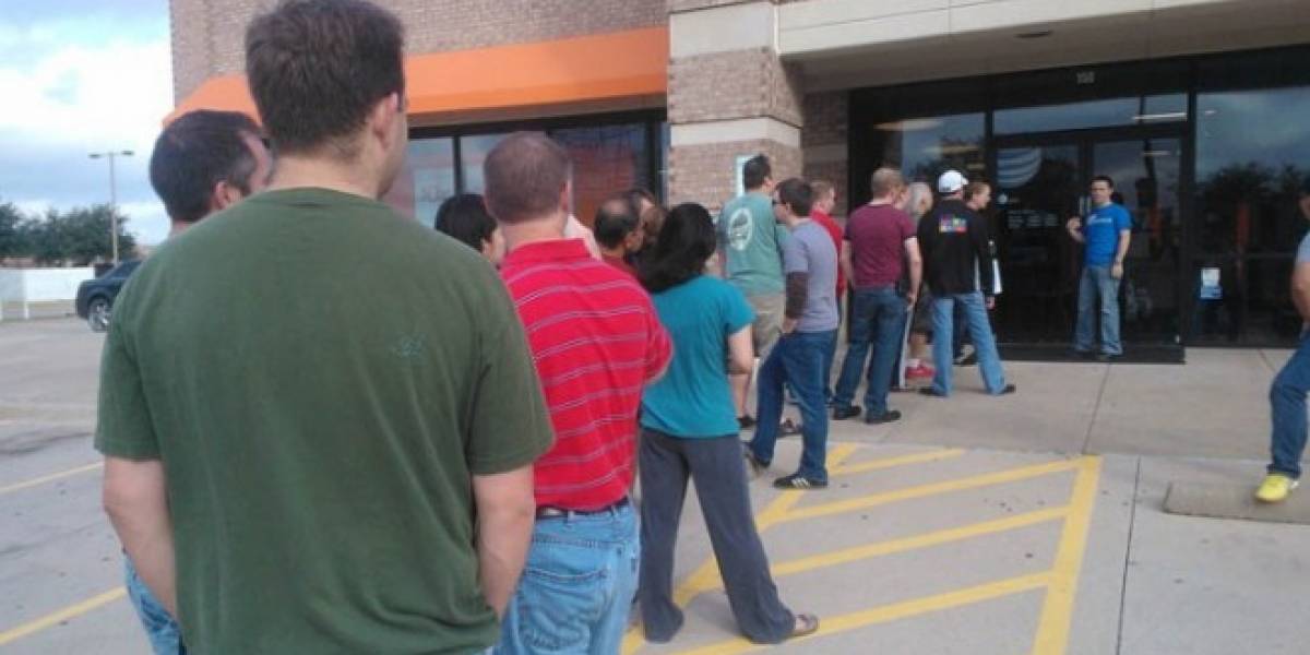 ¡Microsoft también puede! Hay gente haciendo fila para tener un Windows Phone 8