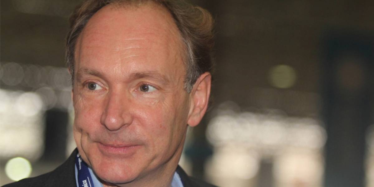Tim Berners-Lee llama a exigir a Google y Facebook nuestros datos