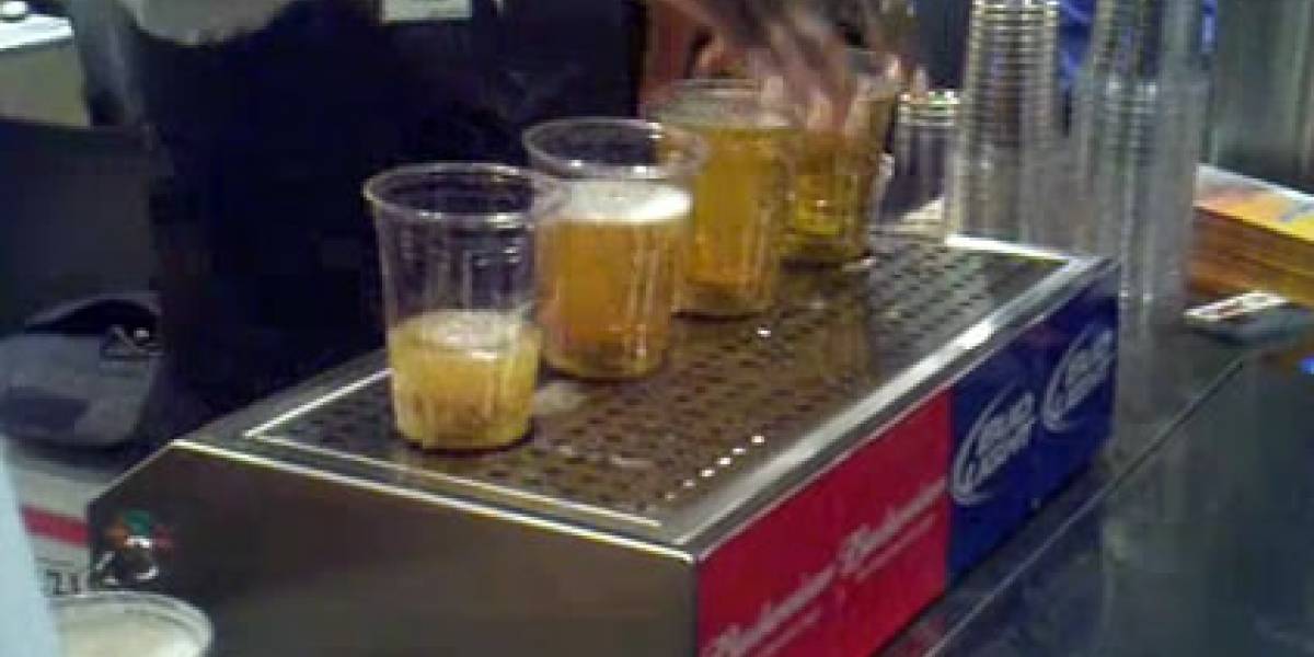 Magia, magia: Tu vaso de cerveza se llena por abajo, rápido y casi sin espuma