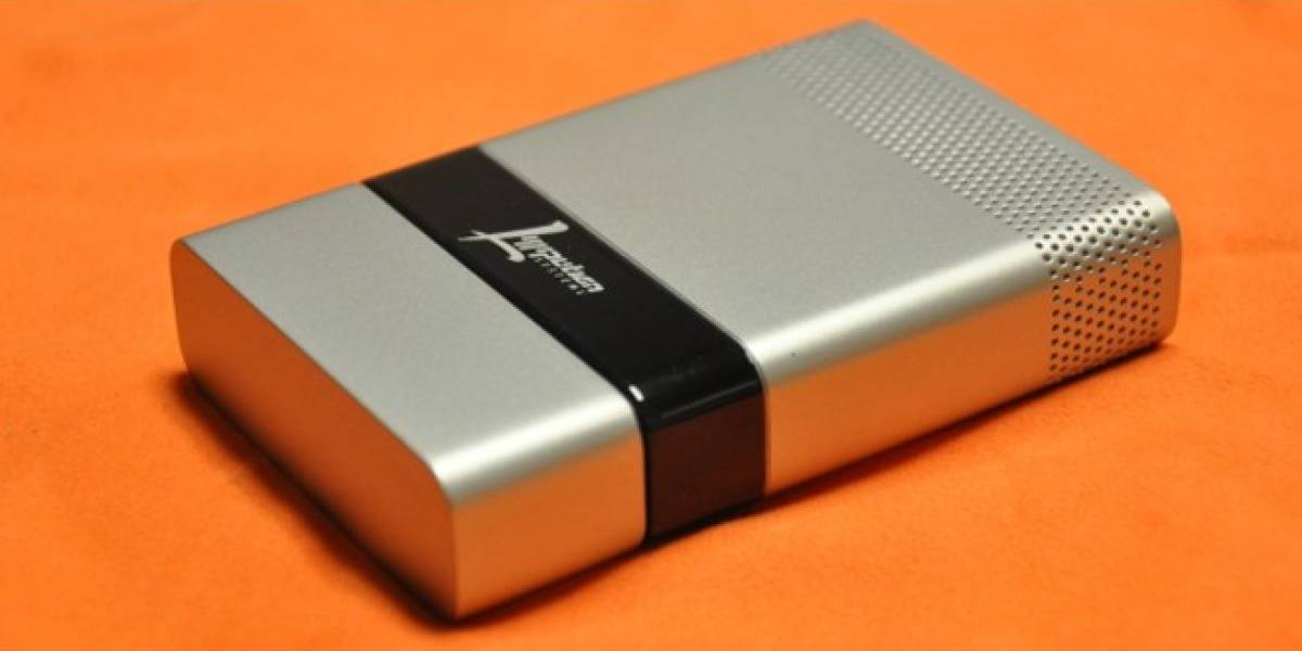 Una pila de combustible Brookstone permite recargar el móvil dos semanas