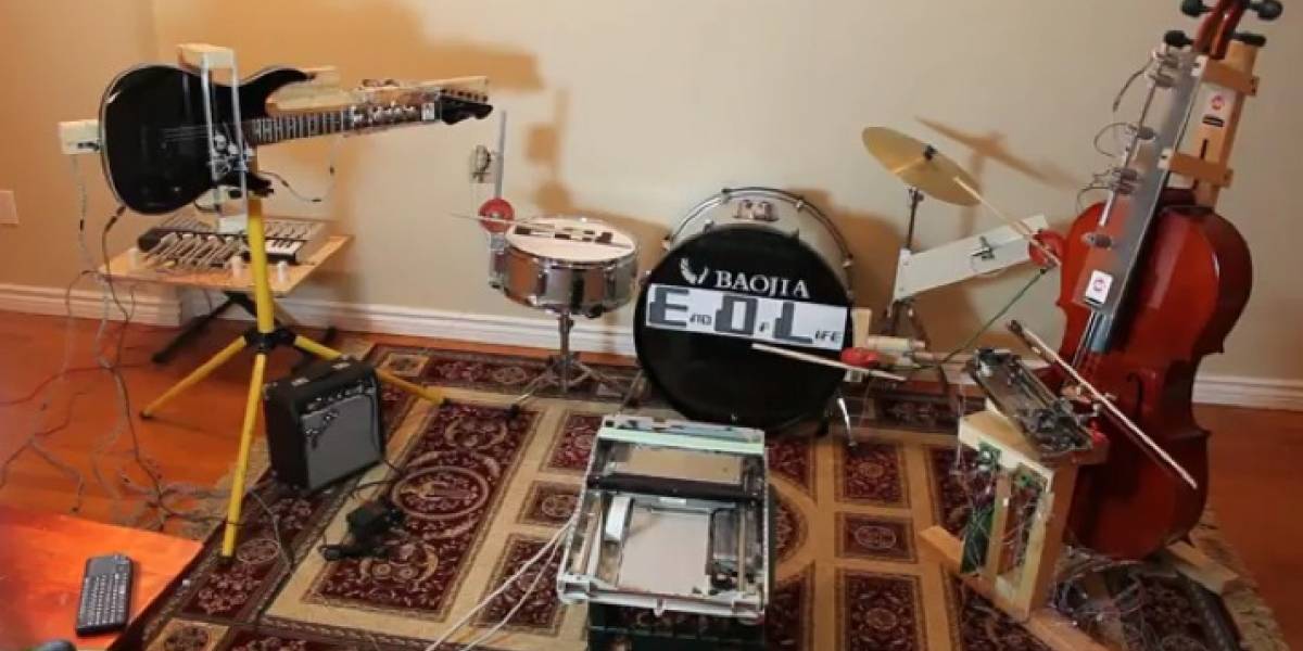 Banda de robots toca cover de Marilyn Manson