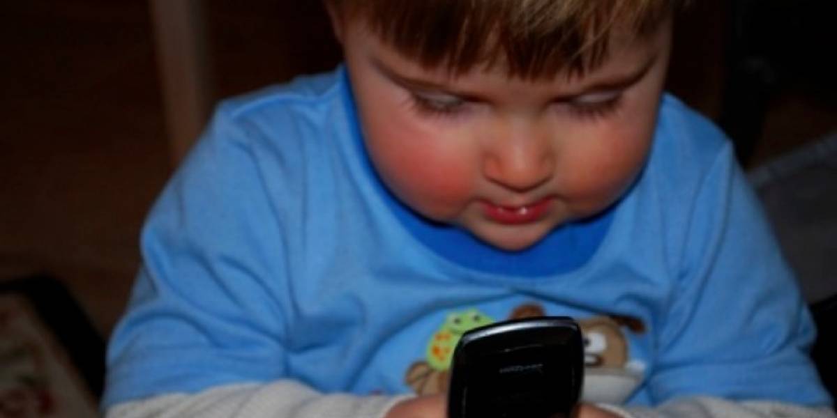 Padres adictos a sus smartphones serían negligentes con sus hijos