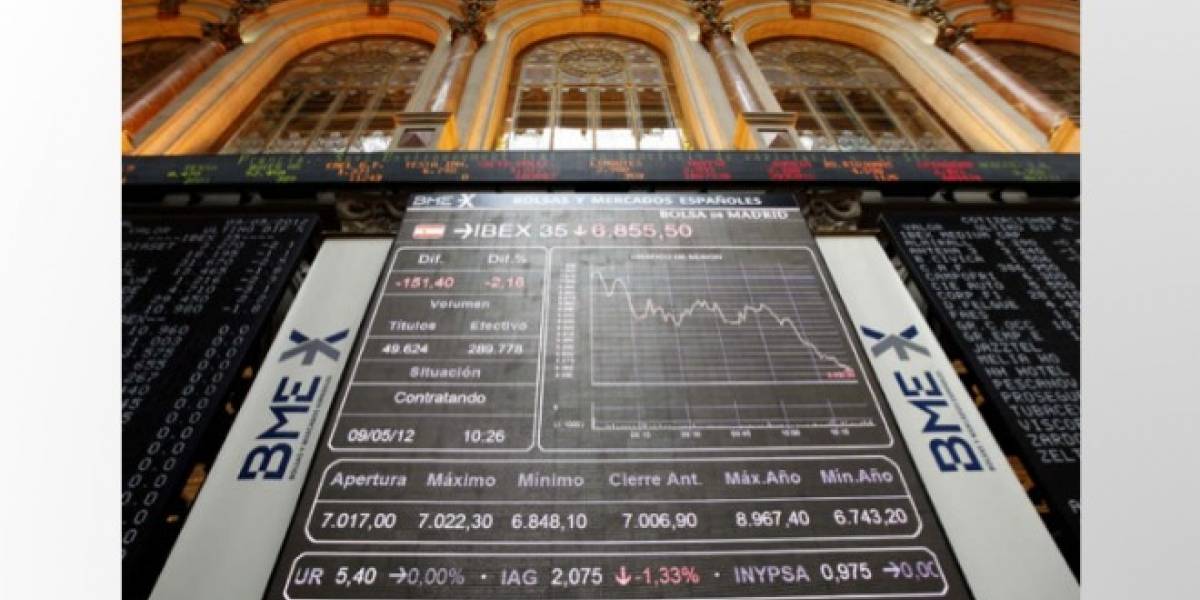 España: La crisis bancaria y la prima de riesgo toman los móviles