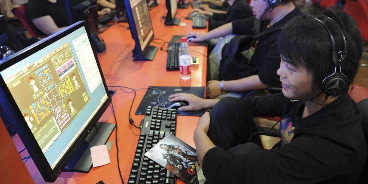 Pareja china vendió sus hijos para financiar adicción a juegos online en cibercafés