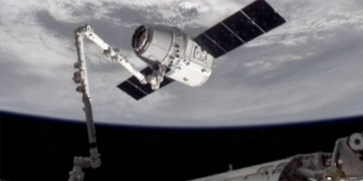 Cápsula privada SpaceX Dragon llegó con éxito a la Estación Espacial Internacional