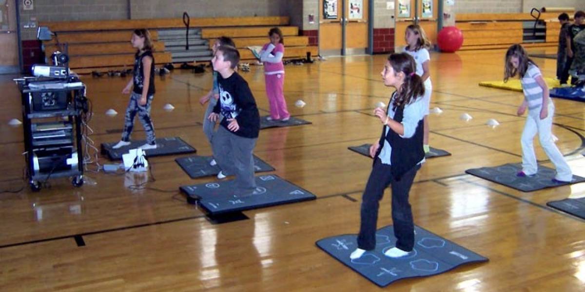 Así se juega DDR: Classroom Edition con 48 tapetes