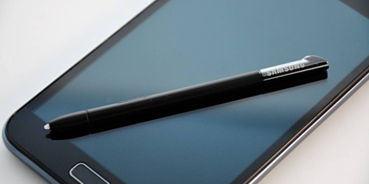 Un supuesto Galaxy Note II posa para la cámara espía