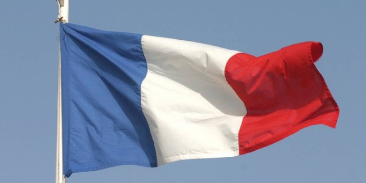 Francia prohibe decir "Facebook" y "Twitter" en televisión