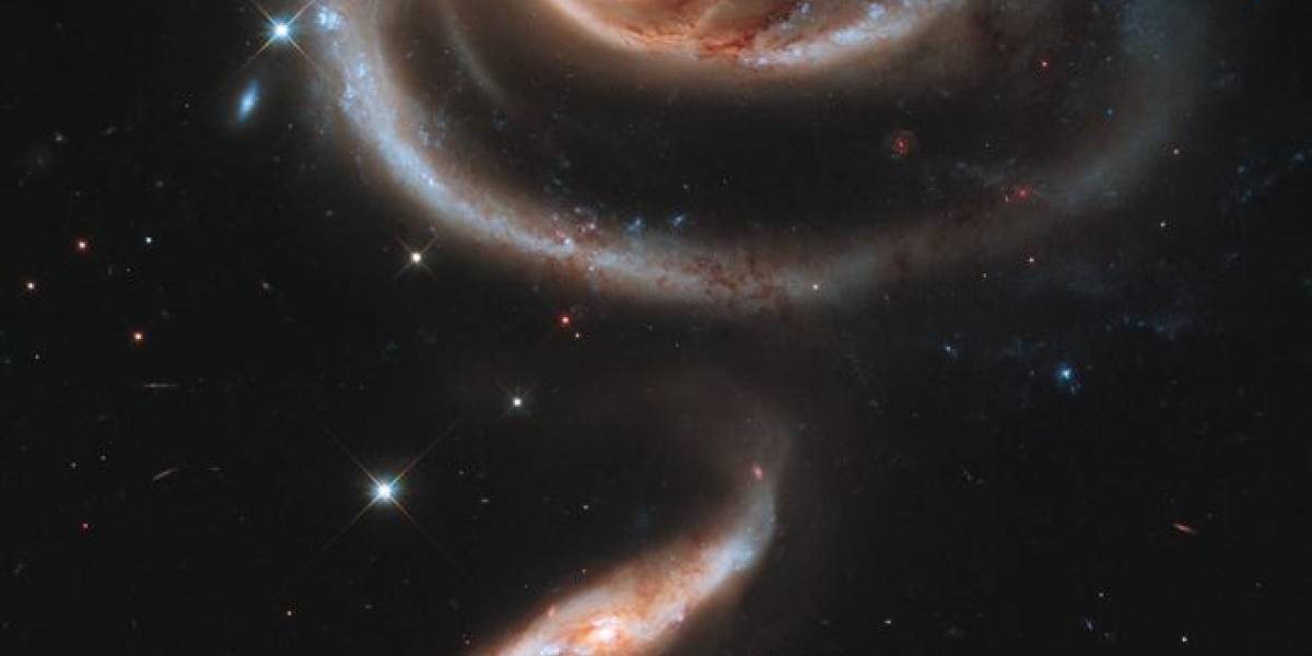 NASA celebra el cumpleaños del Hubble con una rosa