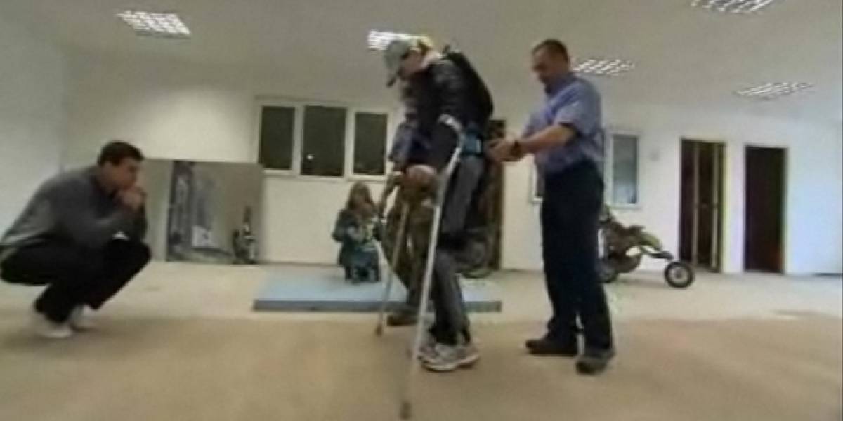 Mujer paralítica corre una maratón en traje biónico