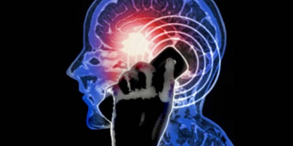 Tribunal Supremo de Italia cree que el uso prolongado del móvil puede provocar cáncer