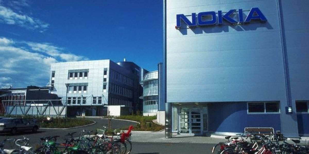 Las acciones de Nokia caen 16% y llegan a su mínimo en 15 años