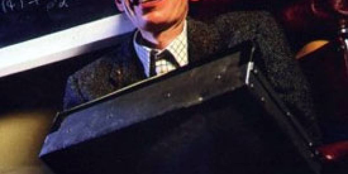 Stephen Hawking recomienda conquistar el universo: se prepara para su primer viaje de cero gravedad