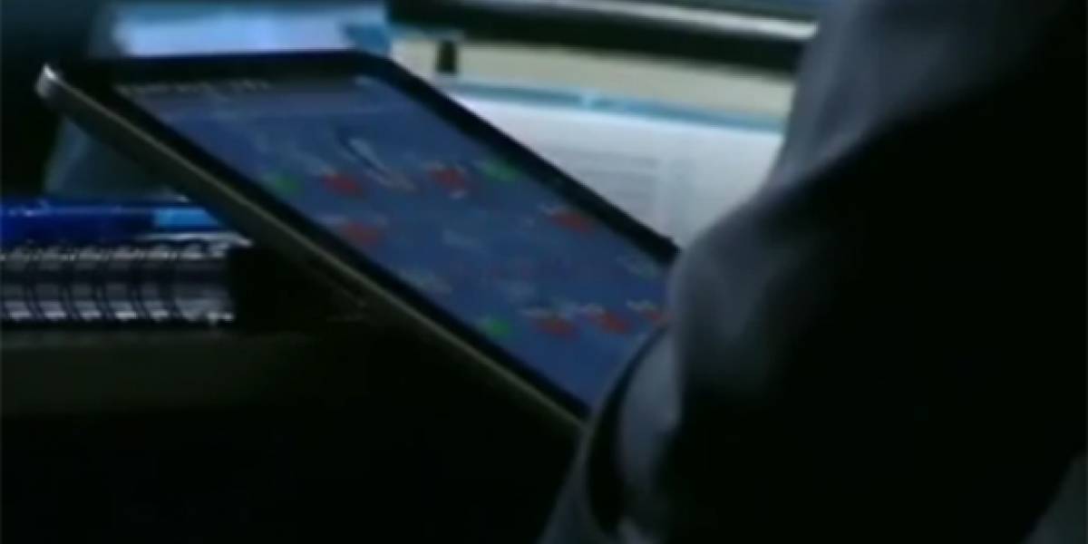 WTF? Directivo de Telefónica jugaba con su tablet al anunciar el despido de 8500 trabajadores (Actualizado)