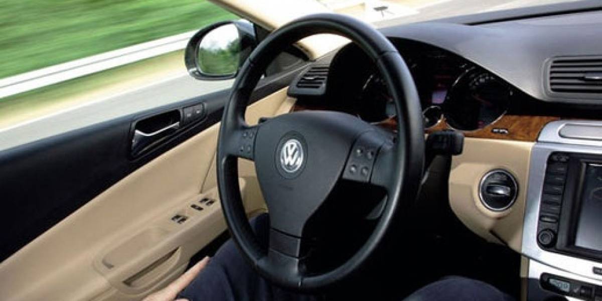 Volkswagen prueba sistema de conducción automática temporal