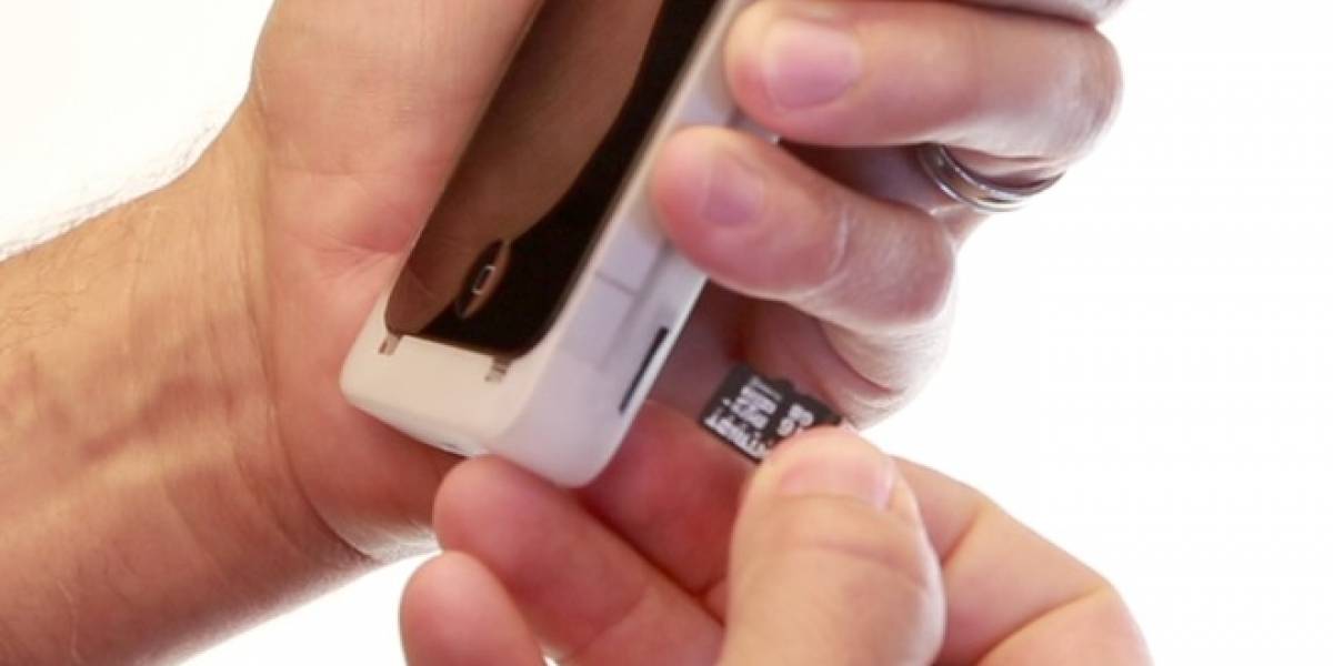 Proyecto de KickStarter busca crear carcasa para iPhone 4S con memoria microSD