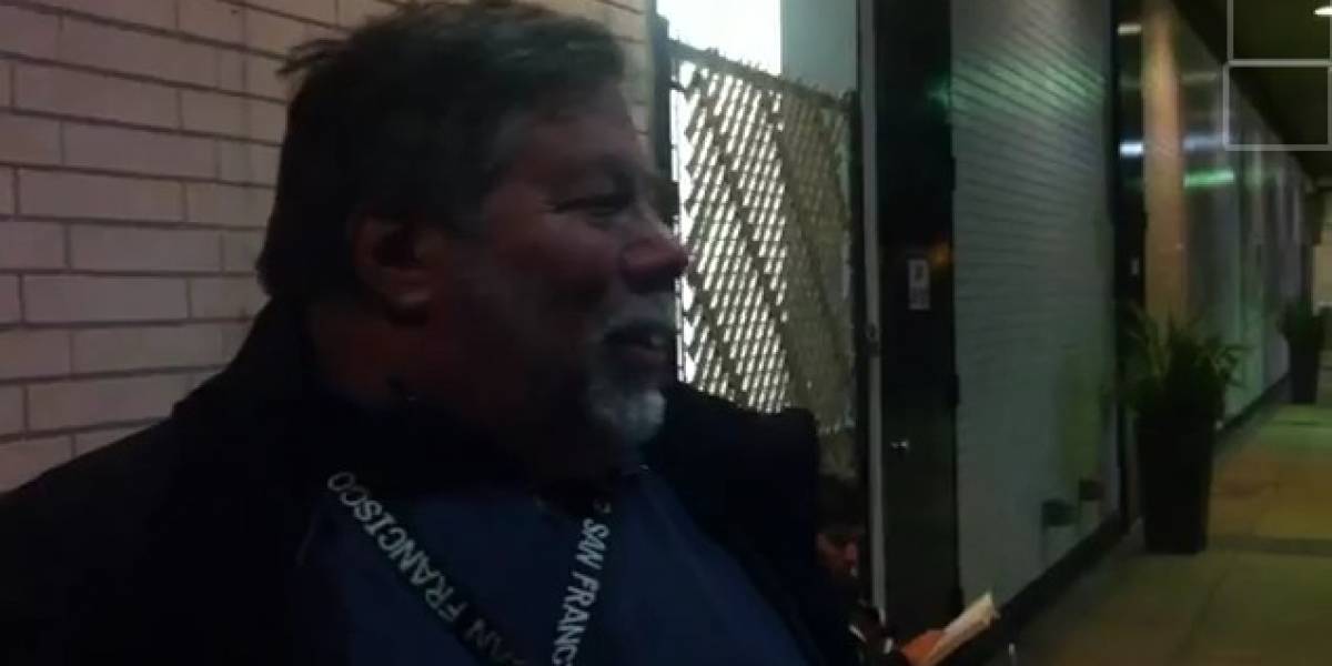 Steve Wozniak fue el primero en la fila para comprar el nuevo iPad en tienda de Los Angeles