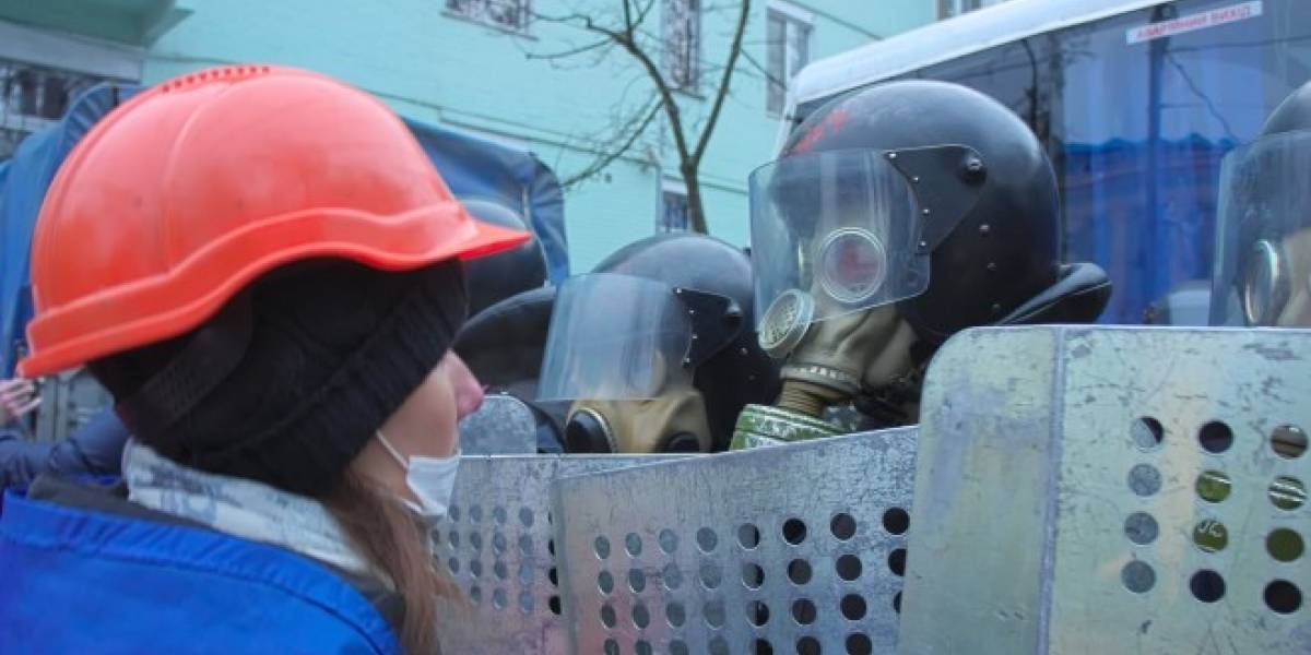 Manifestantes ucranianos reciben SMS del gobierno para que dejen de protestar