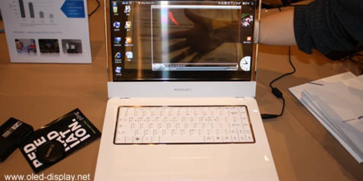 CES10: Samsung muestra una laptop con pantalla OLED transparente