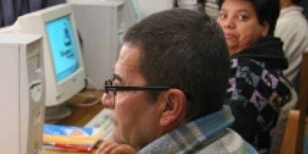 Chile: Escuelas abren sus salas de computación
