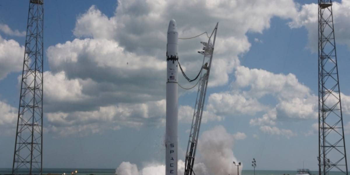 SpaceX concluye exitosamente prueba de los motores del Falcon 9