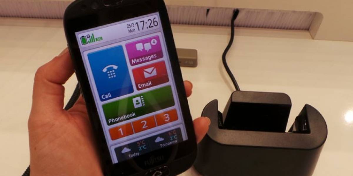 MWC13: Fujitsu se atreve con un móvil Android especial para los abuelos