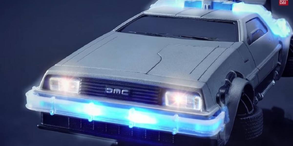 Bandai convierte tu iPhone 6 en el DeLorean de Back to the Future