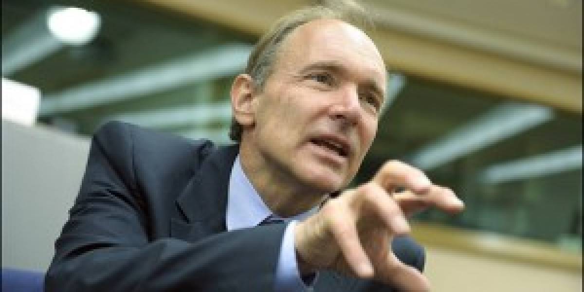 Creador de Internet afirma que su invento corre peligro y quiere salvarlo