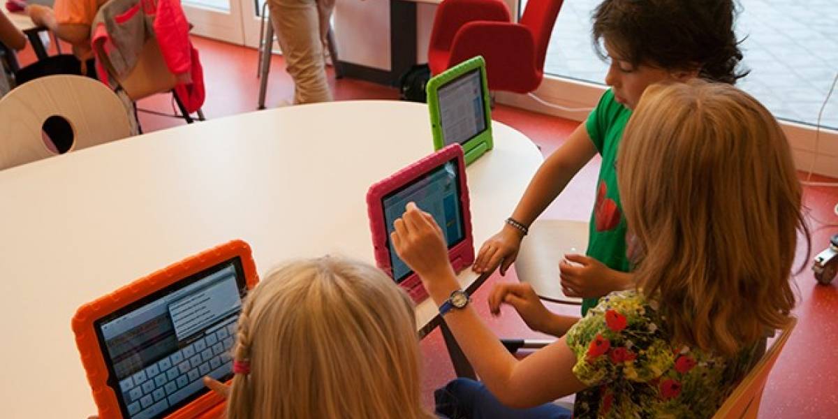 Abren siete escuelas que utilizan tabletas iPad en reemplazo a los libros de papel