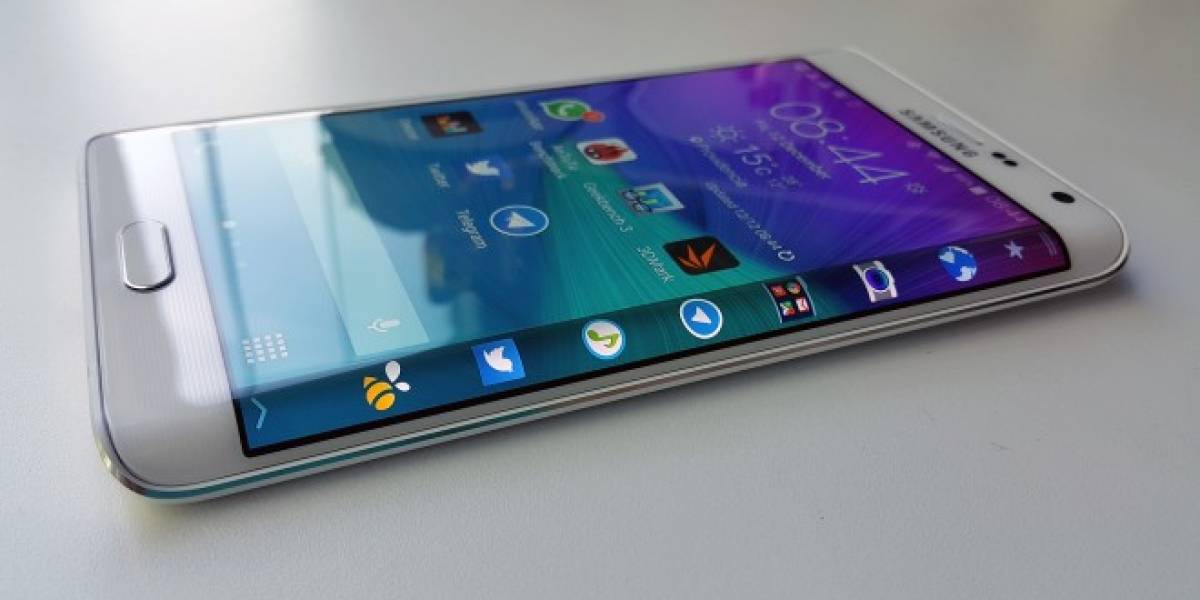 Samsung habría patentado un smartphone con dos bordes curvos
