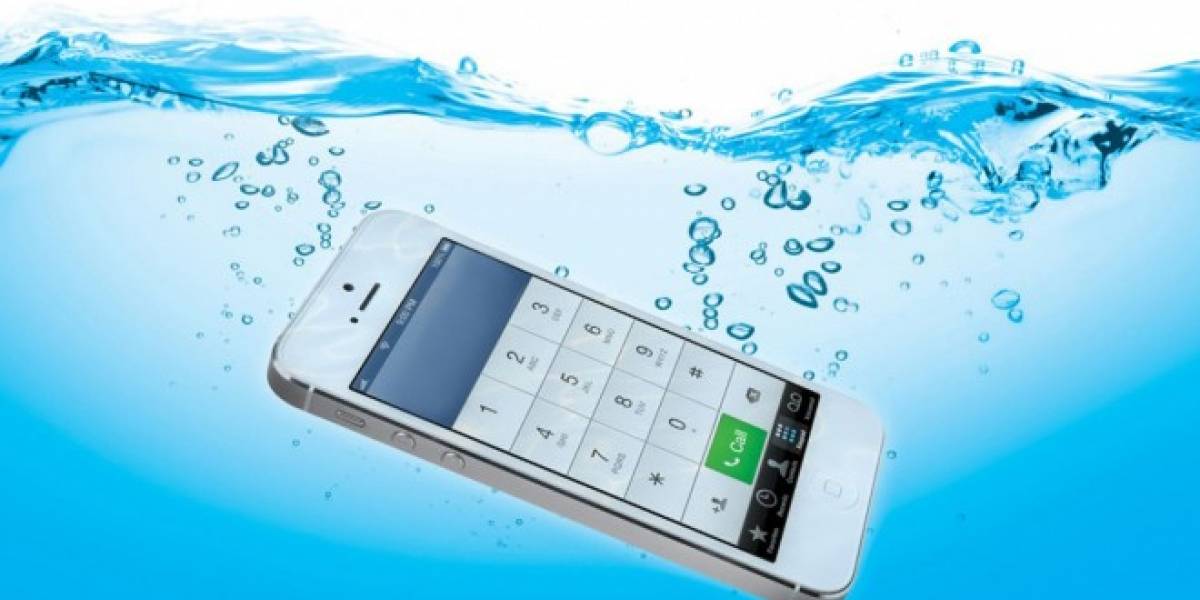 Producto en spray de USD$30 convierte a cualquier móvil en resistente al agua