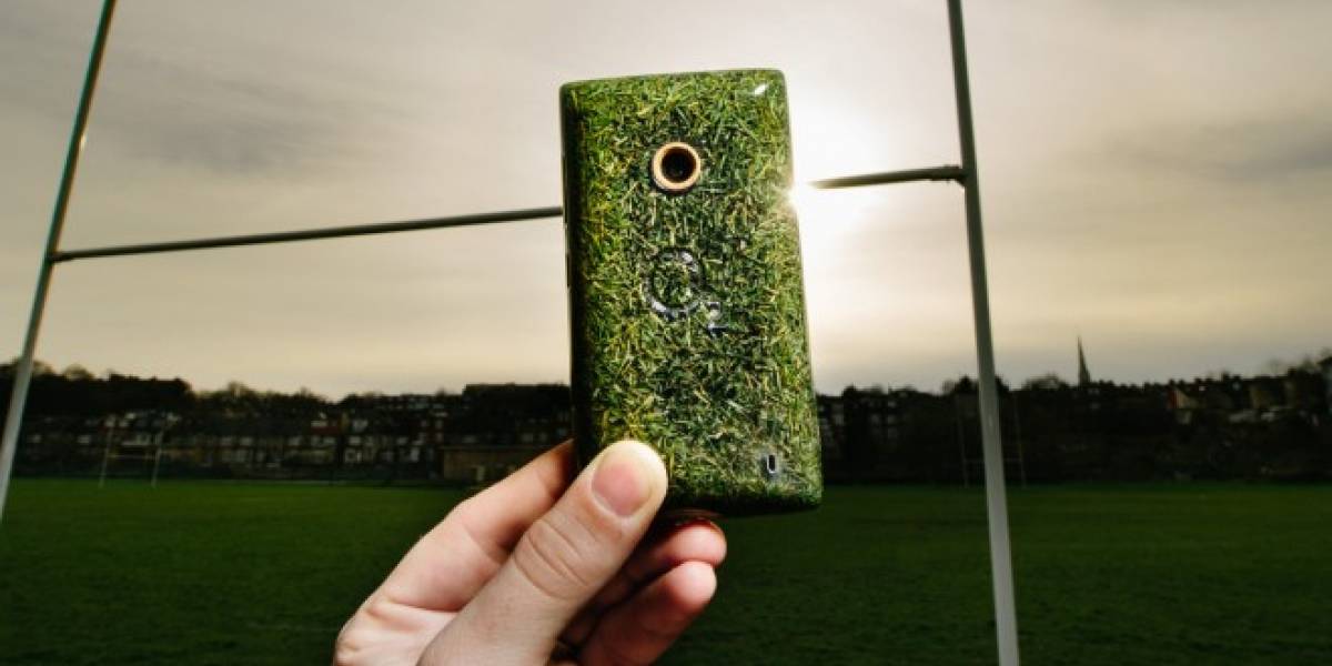 O2 Recycle crea un smartphone ecológico con carcasa de pasto real