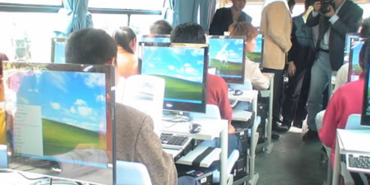 Buses de Microsoft China equipados con oficinas para sus empleados