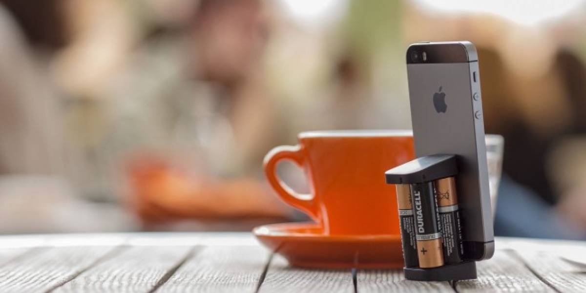 Oivo, un cargador para iPhone que utiliza baterías AA