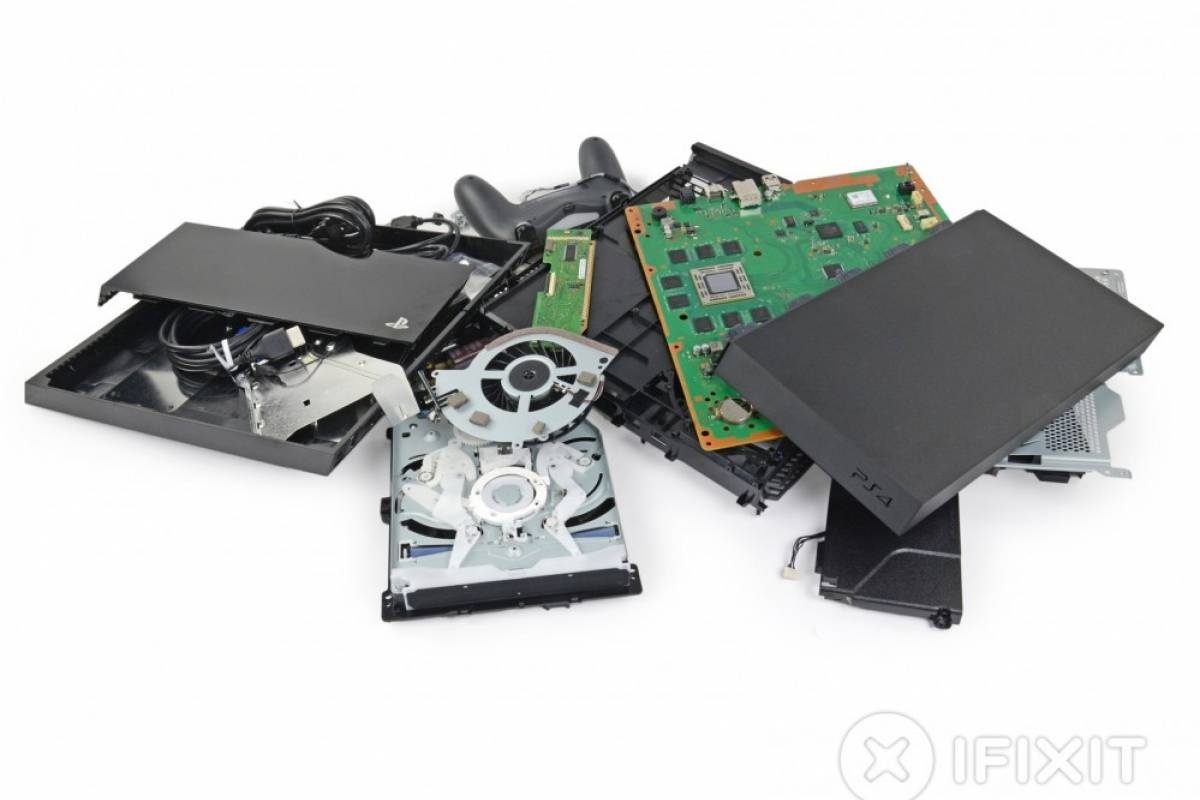 iFixit desarma una PlayStation 4 para ver qué tiene adentro
