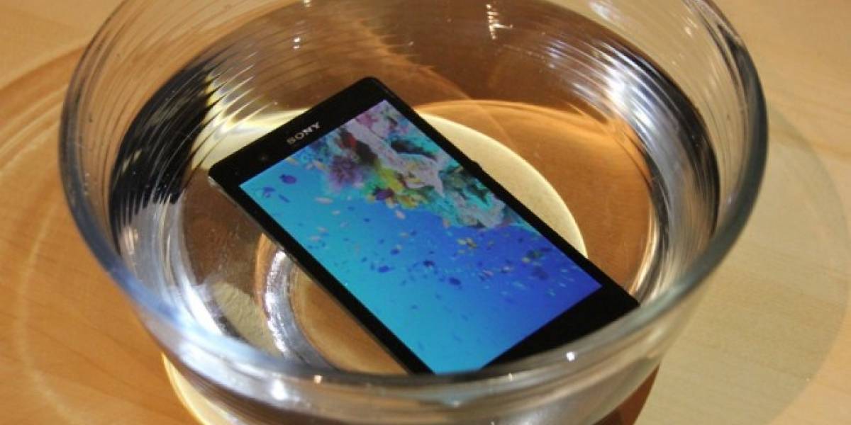 Fabricantes preparan smartphones económicos y resistentes al agua para 2015