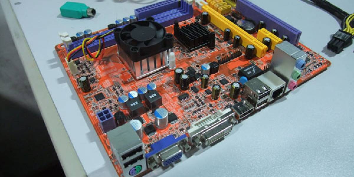 Placa madre SOYO Fusion Micro-ATX avistada