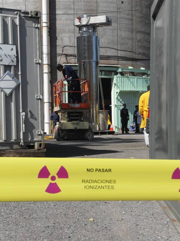 Ingenieros metalúrgicos de la Usach patentan nuevo sistema para reducir el uranio de los desechos nucleares Ingenieros metalúrgicos de la Usach patentan nuevo sistema para reducir el uranio de los desechos nucleares