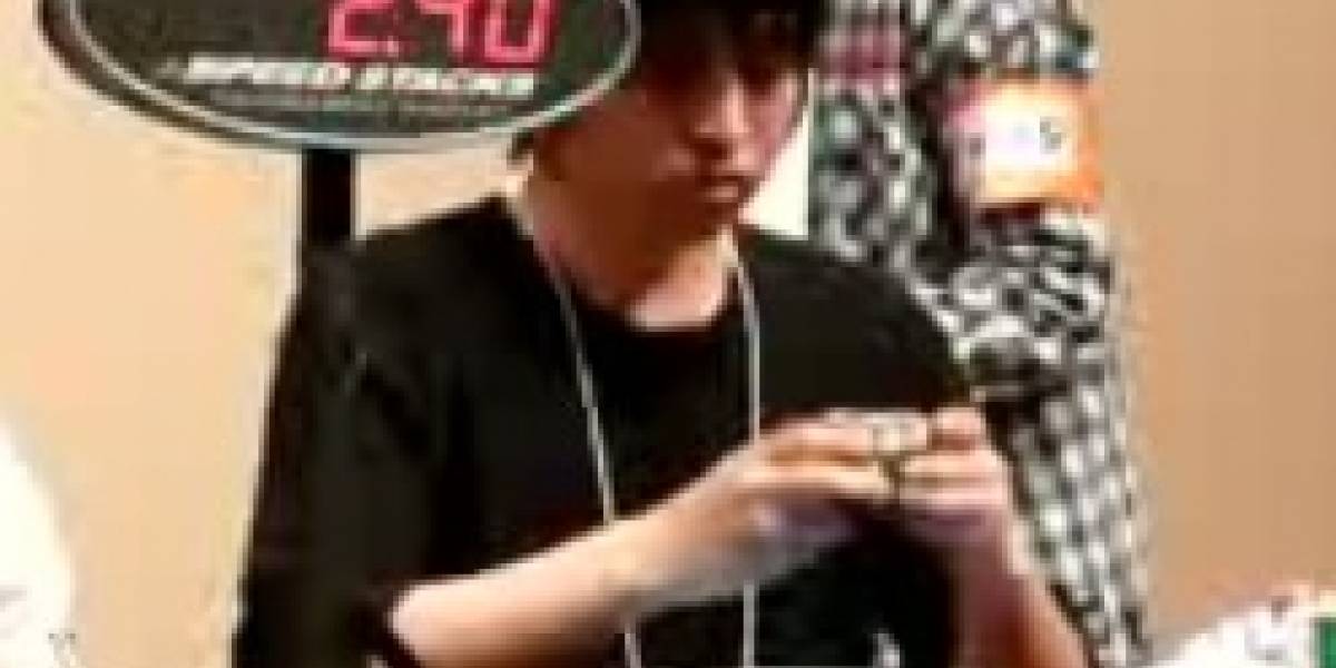 Imperdible: Yu Nakajima arma un cubo Rubik en 8,72 segundos
