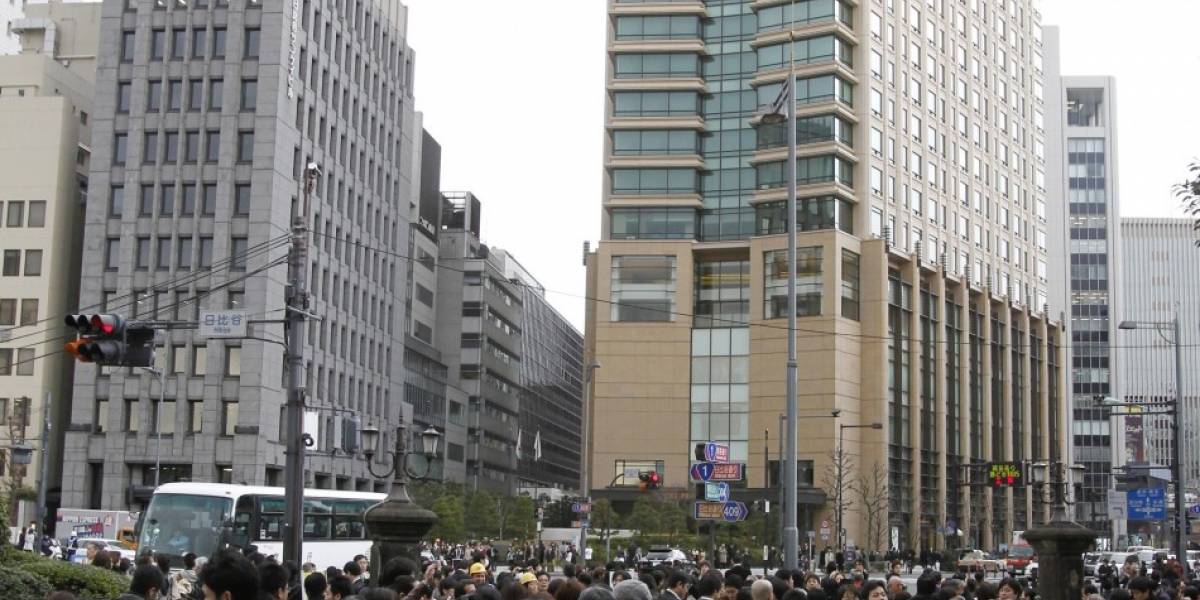 Japón: Operadoras telefónicas reportan fallas por el terremoto