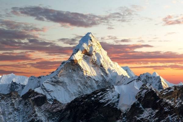 ¡El monte Everest creció! China y Nepal midieron el macizo