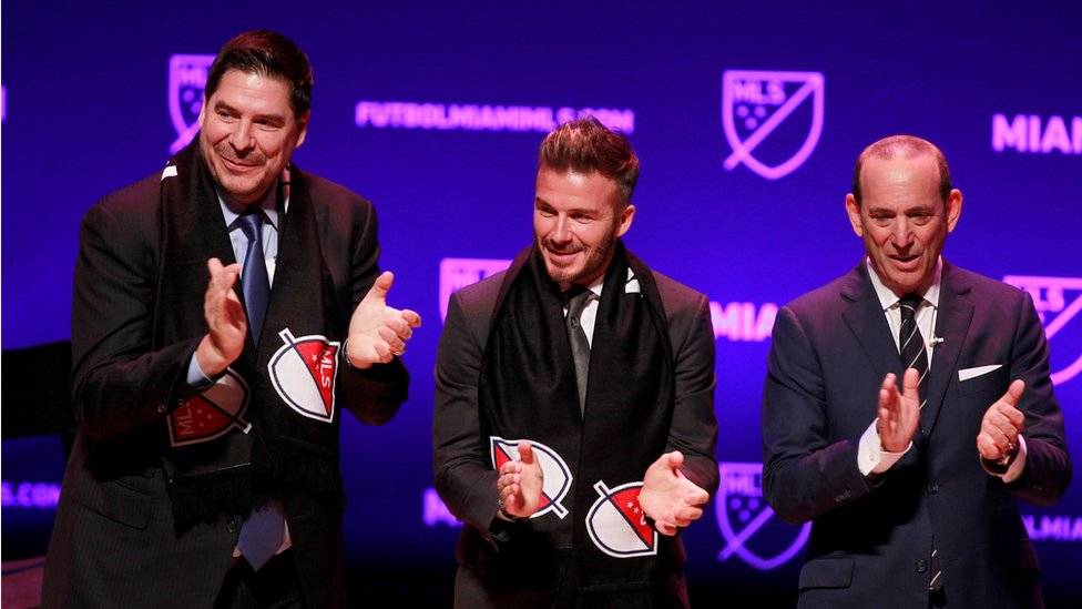 David Beckham junto a Marcelo Claure y Don Garber
