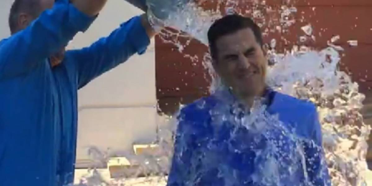 Andrew Wilson de EA hace el Ice Bucket Challenge